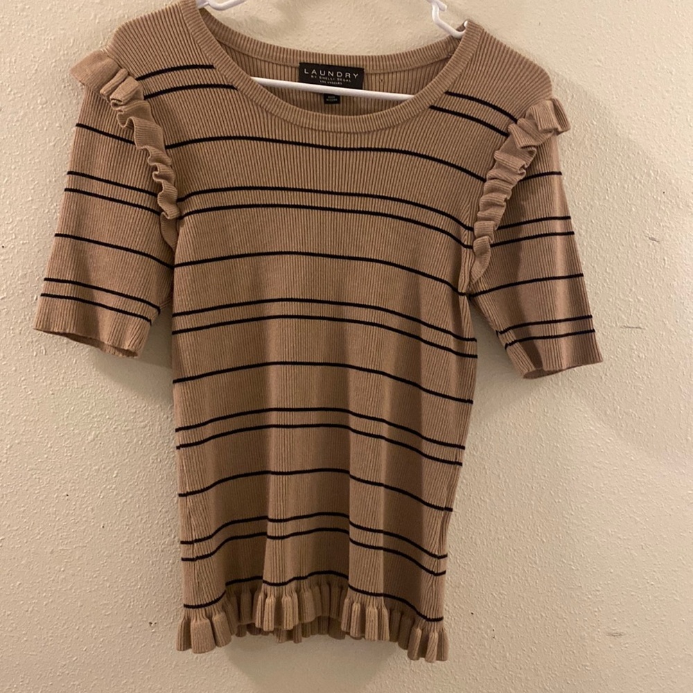 Cute shirt , stripped . By laundry